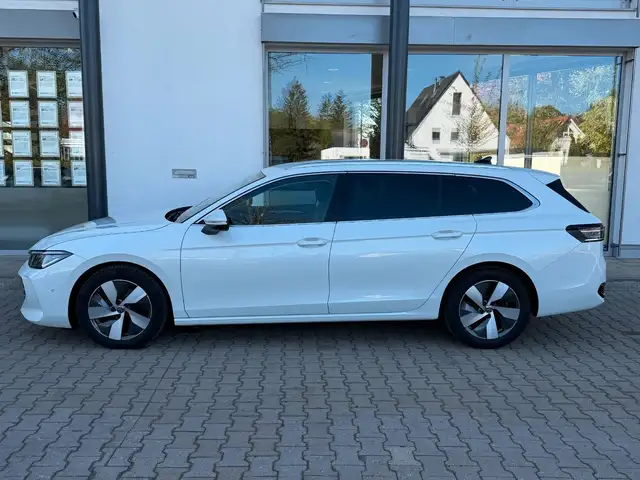 Volkswagen Passat view 8