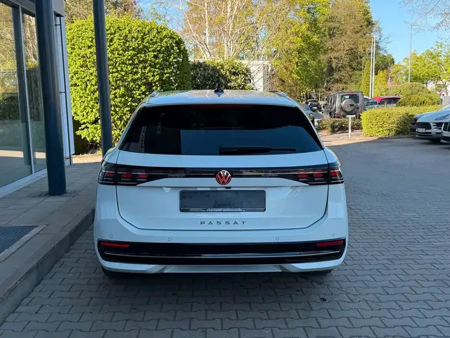 Volkswagen Passat view 6