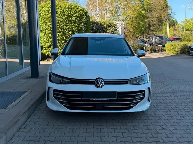 Volkswagen Passat view 2