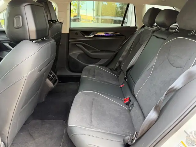 Volkswagen Passat view 15