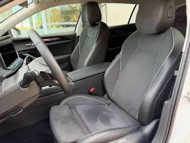 Volkswagen Passat view 11