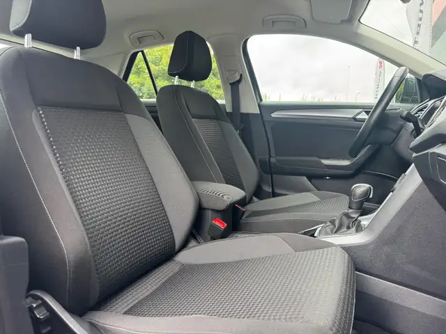 Volkswagen T-Roc view 10