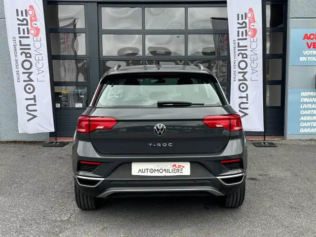 Volkswagen T-Roc view 6