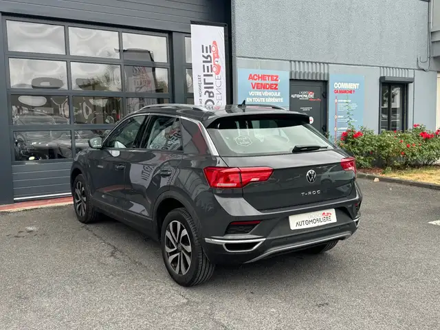Volkswagen T-Roc view 4