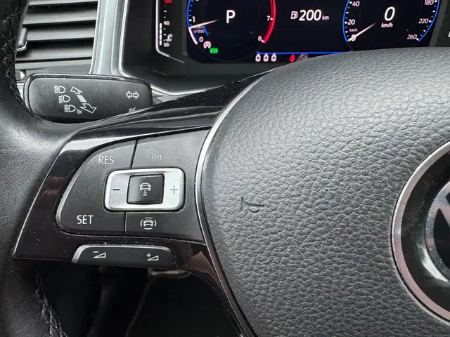 Volkswagen T-Roc view 15