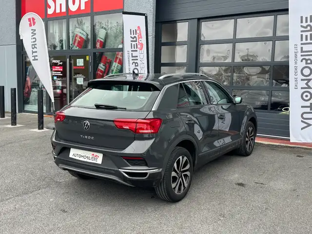 Volkswagen T-Roc view 5