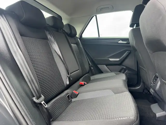 Volkswagen T-Roc view 12