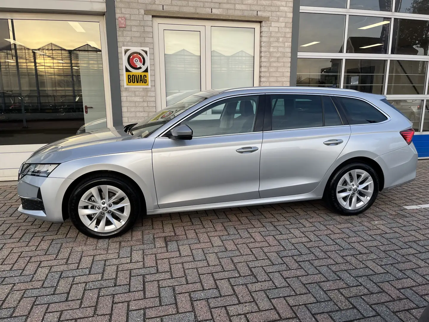 Skoda Octavia Combi 1.5 TSI MHEV Business Edition / AUTOMAAT/ EL Zilver - 2