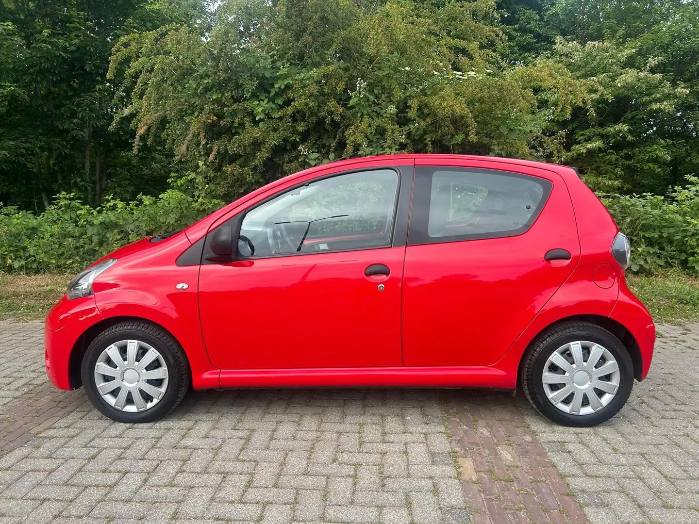 Toyota Aygo 1.0 VVT-i Now Rood - 1