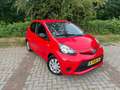 Toyota Aygo 1.0 VVT-i Now Rood - thumbnail 4