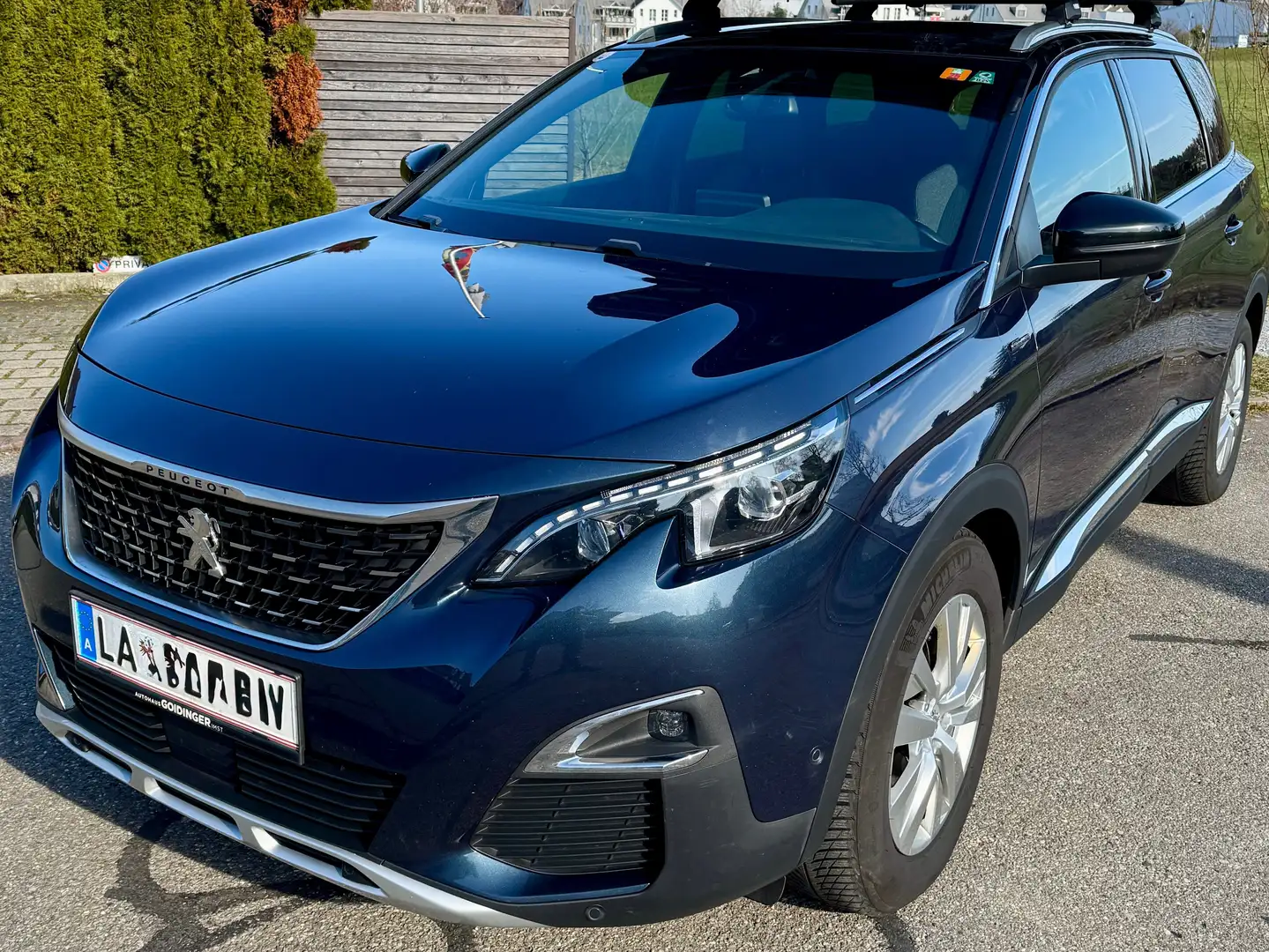 Peugeot 5008 5008 1,6 BlueHDI 120 S GT-LINE mit AHK Schwarz - 1