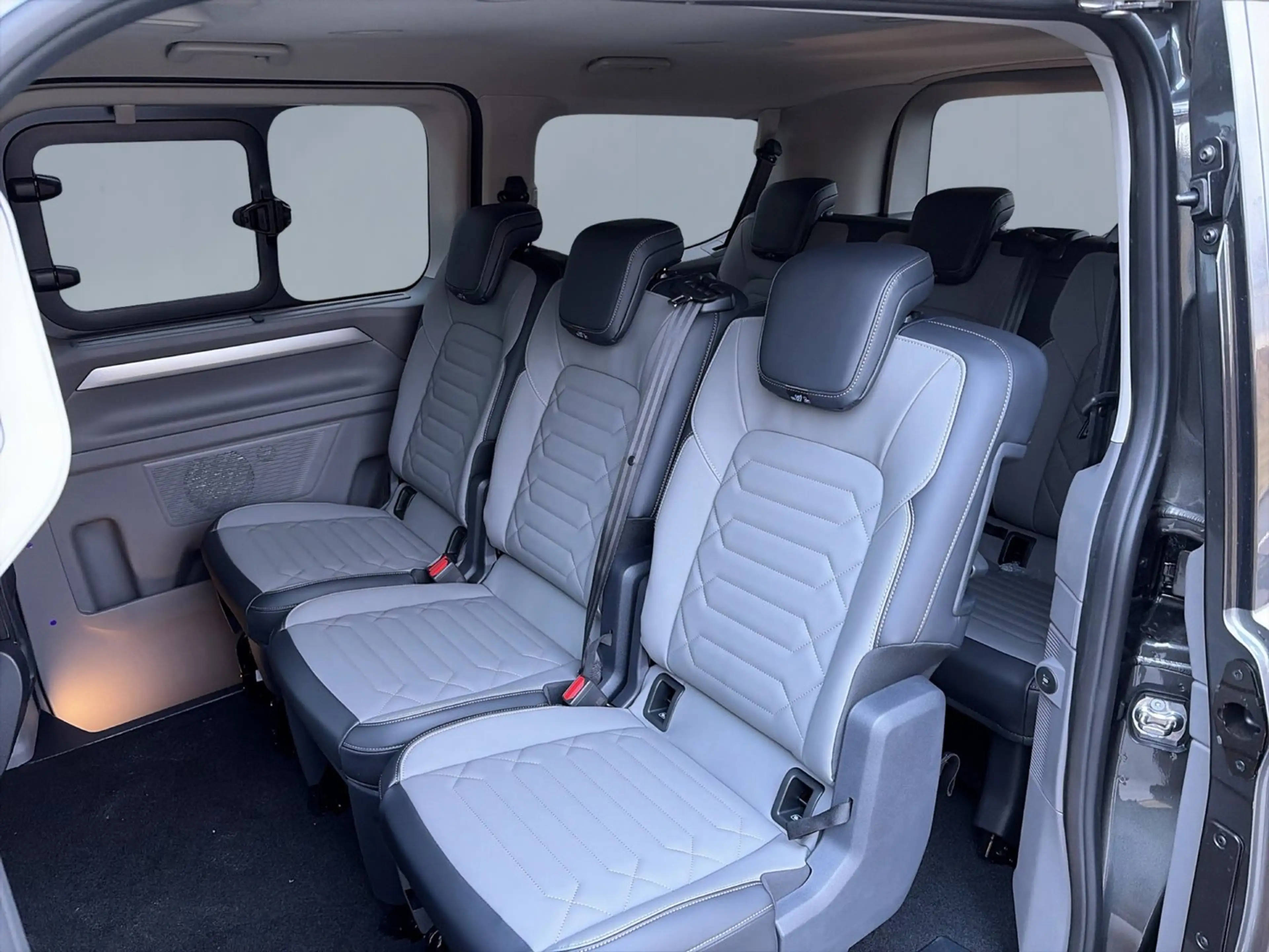 Volkswagen T7 Caravelle VW T7 Caravelle Style TDI 4MOTION — photo 15