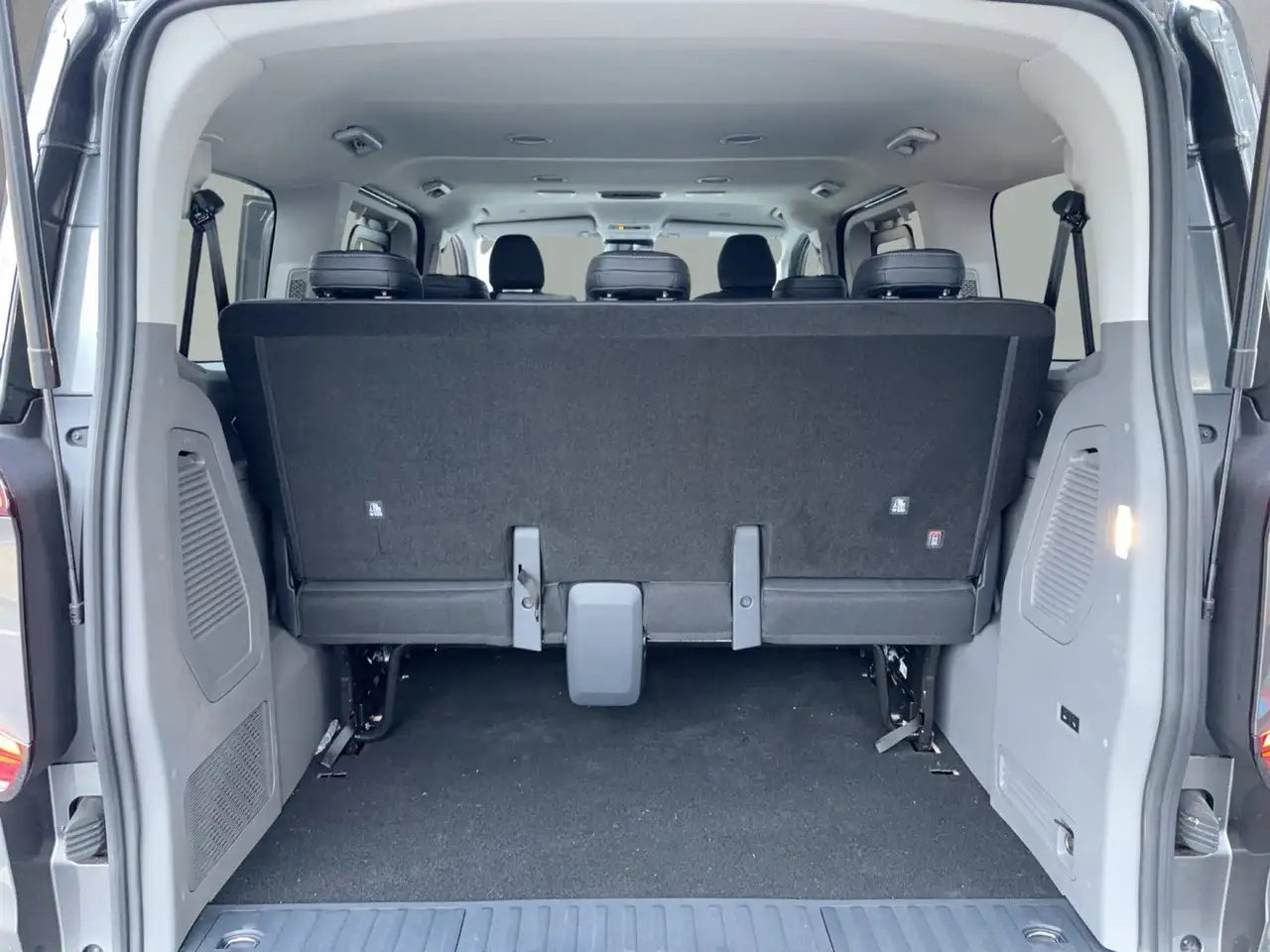 Volkswagen T7 Caravelle 2026 — фото 13