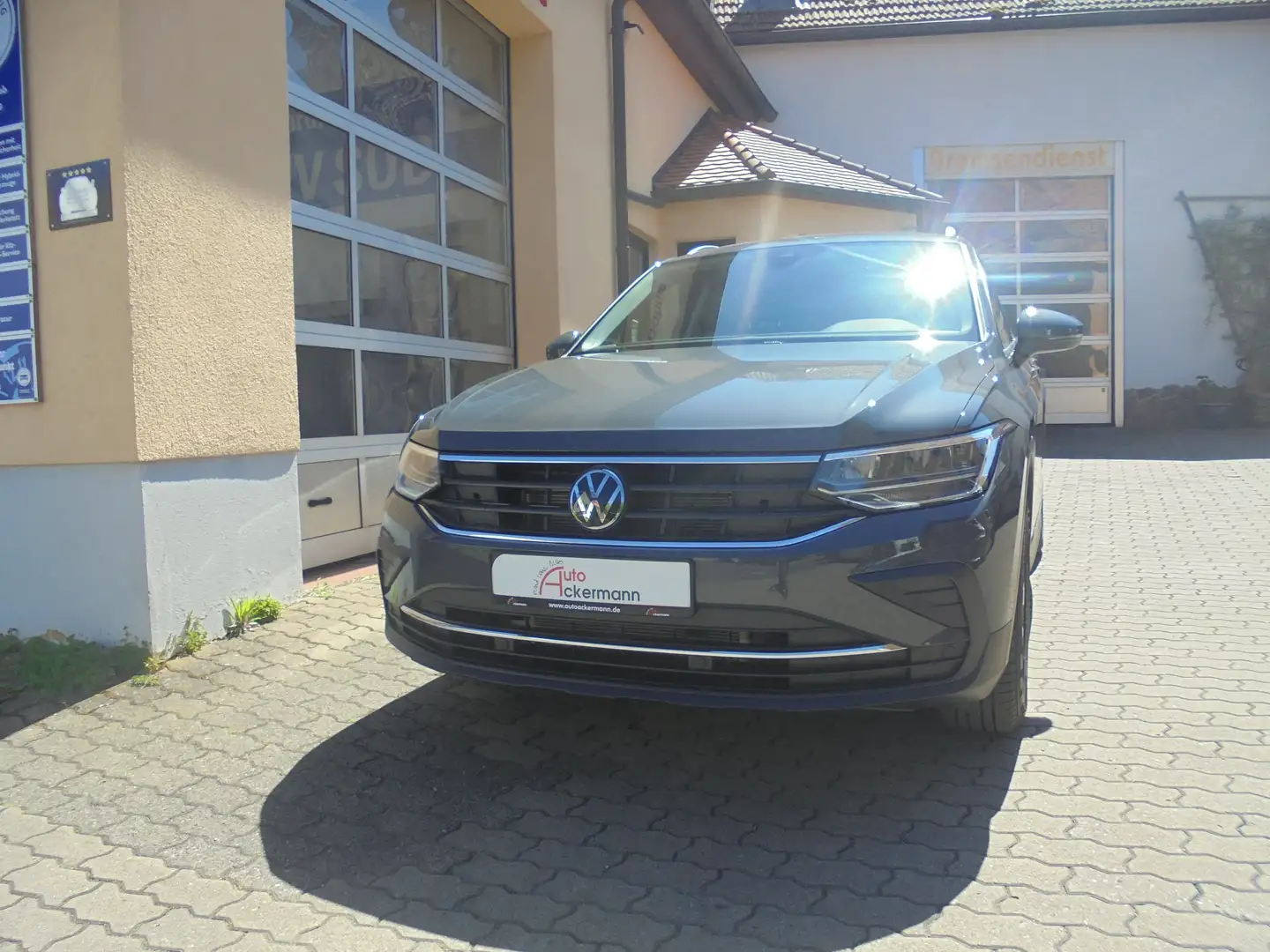 Volkswagen Tiguan 1.5 TSI  DSG Move Grau - 2