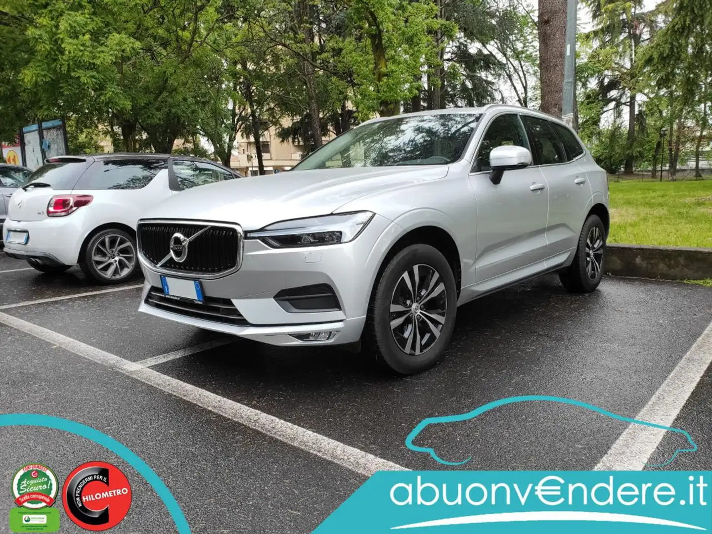 Volvo XC60 B4 (d) AWD Geartronic Momentum Pro Argent - 1