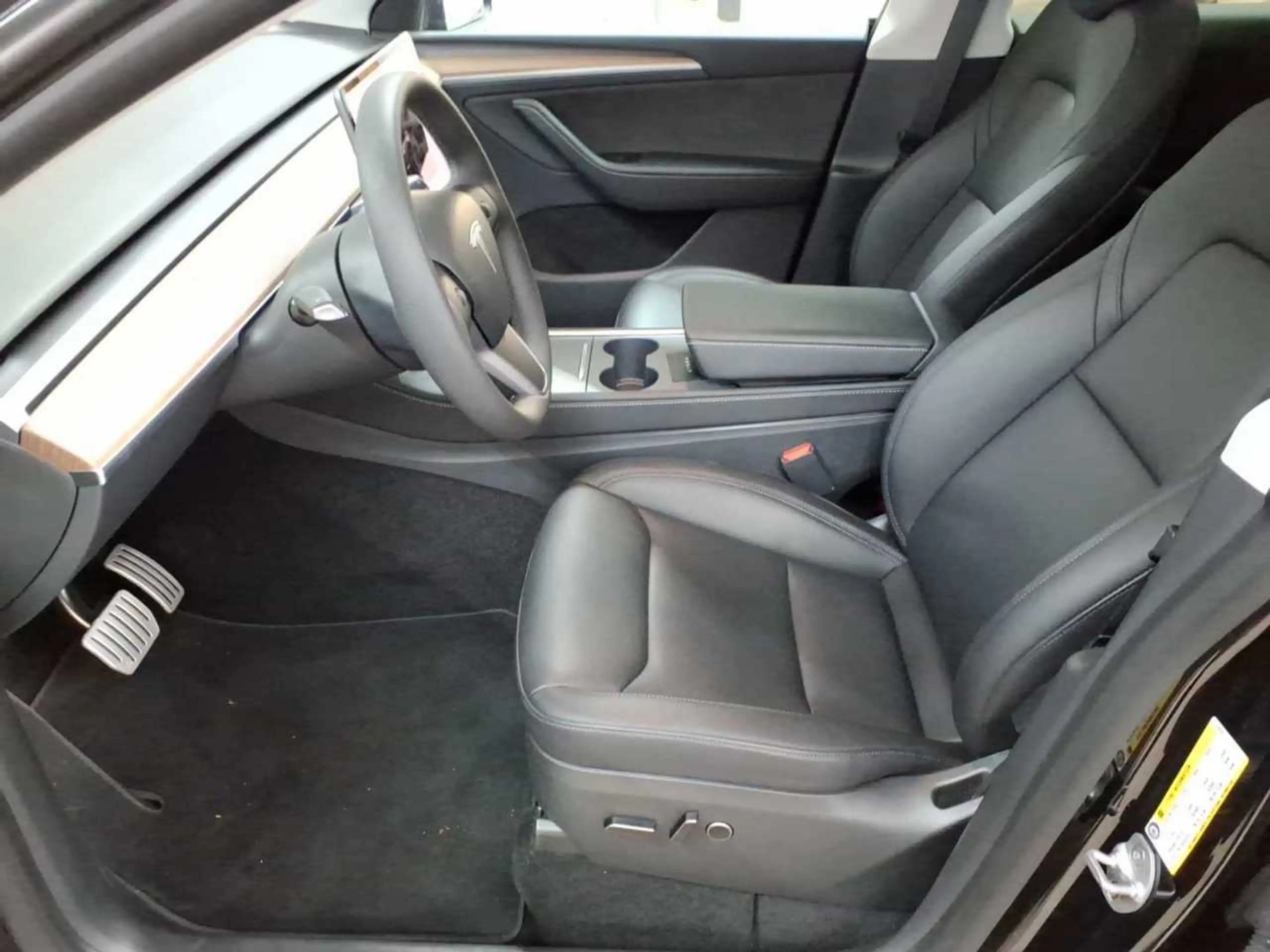 Tesla Model Y Performance Dual Motor AWD — photo 7