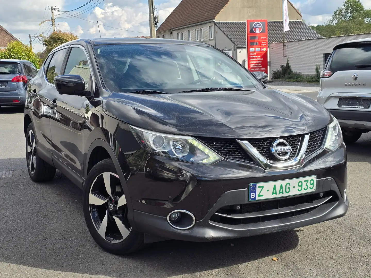 Nissan Qashqai Qashqai 1.2 DIG-T 2WD Business Edition Zwart - 1