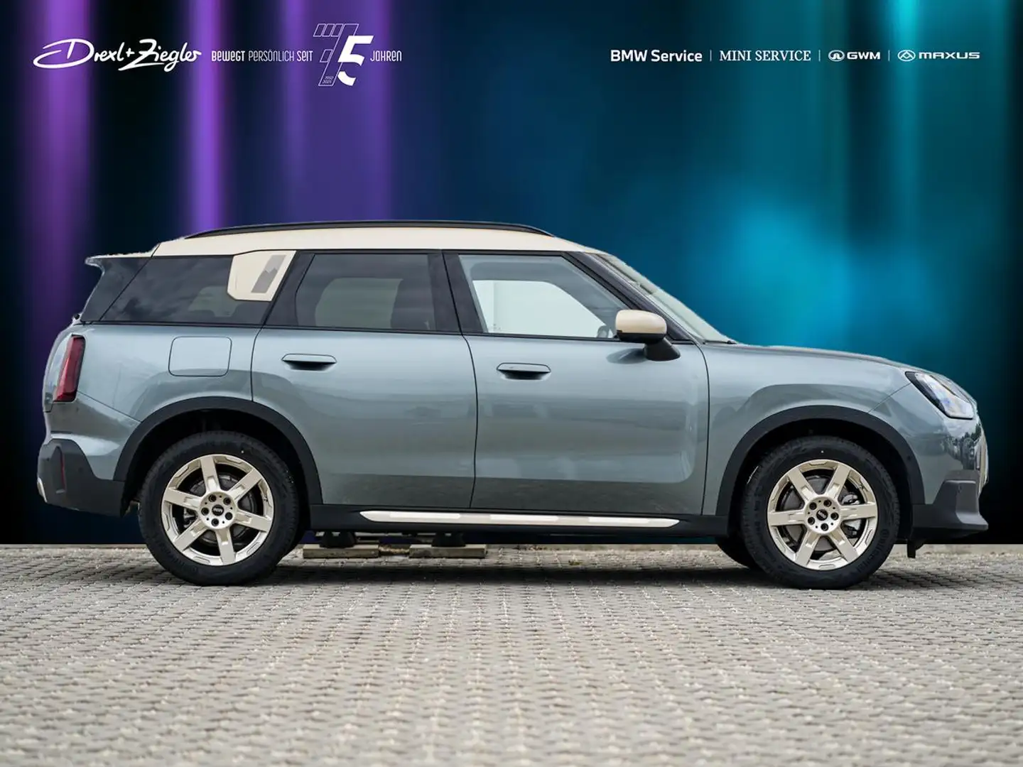 MINI Cooper Countryman Countryman C Favoured-T Paket XL AHK PanoDach Grau - 2