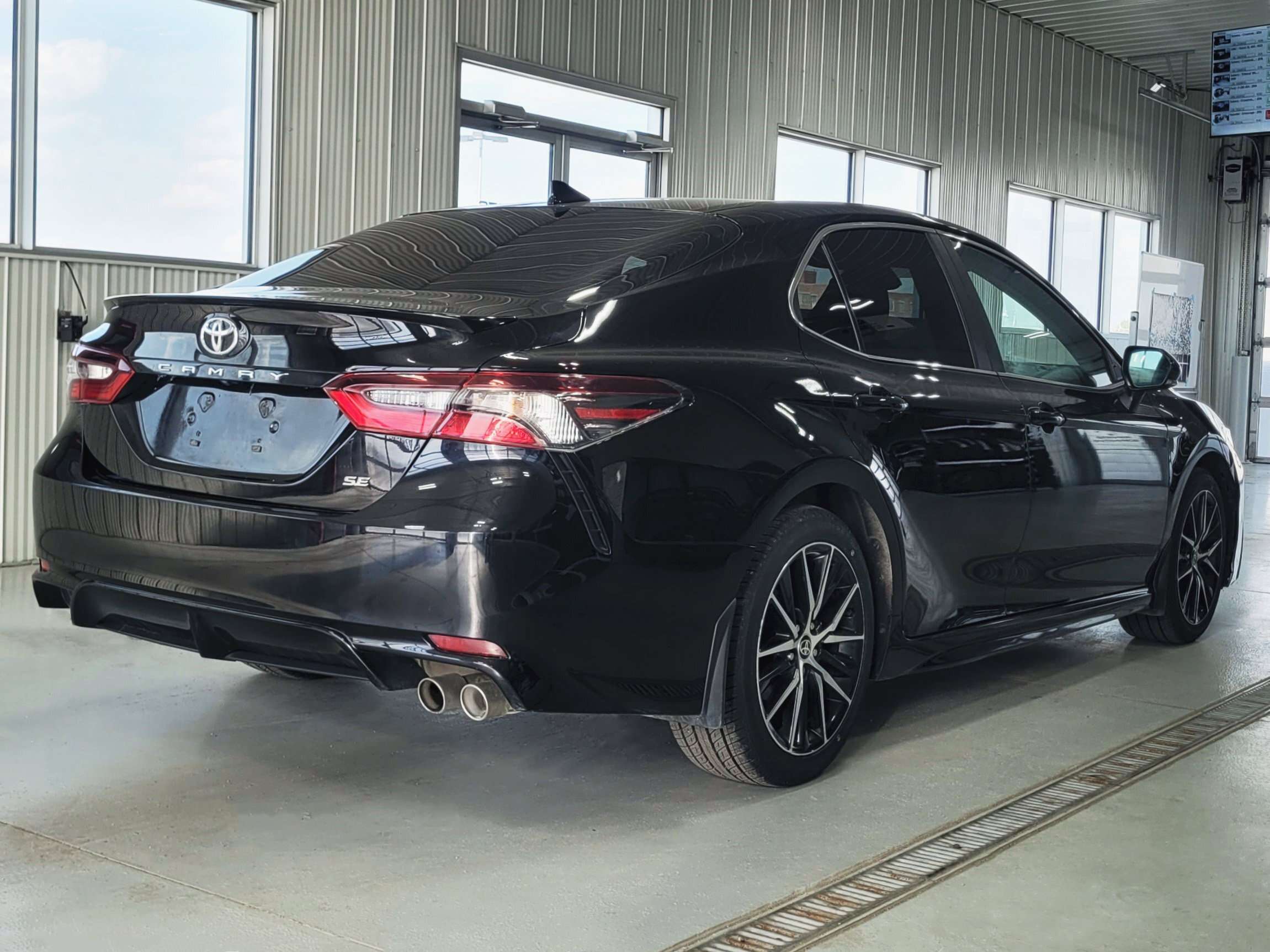 2024 Toyota Camry SE | SUNROOF | HEATED SEATS | ACTIVE SAFETY — снимка 1