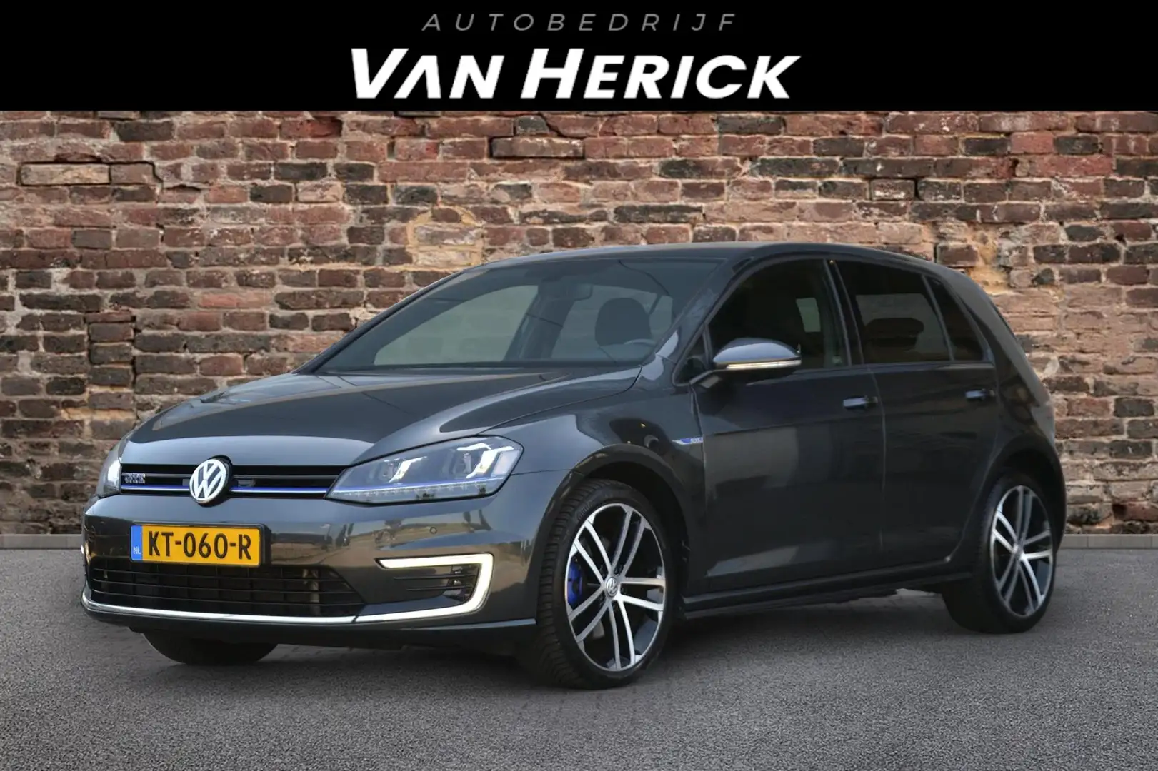 Volkswagen Golf GTE 1.4 TSI Connected Series | 5-Deurs | NAV | Airco | Zwart - 1