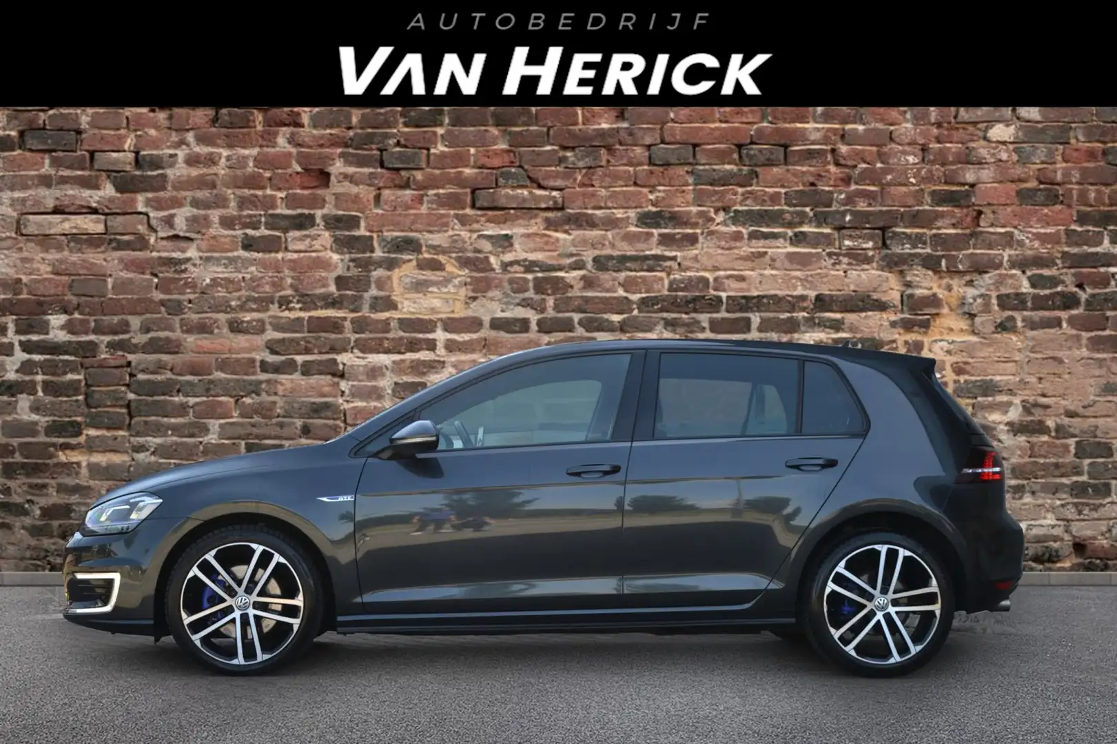 Volkswagen Golf GTE 1.4 TSI Connected Series | 5-Deurs | NAV | Airco | Zwart - 2