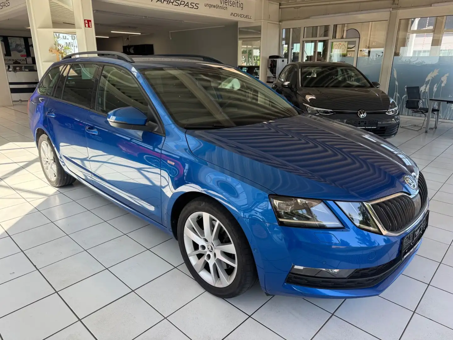 Skoda Octavia Combi Drive Blau - 1