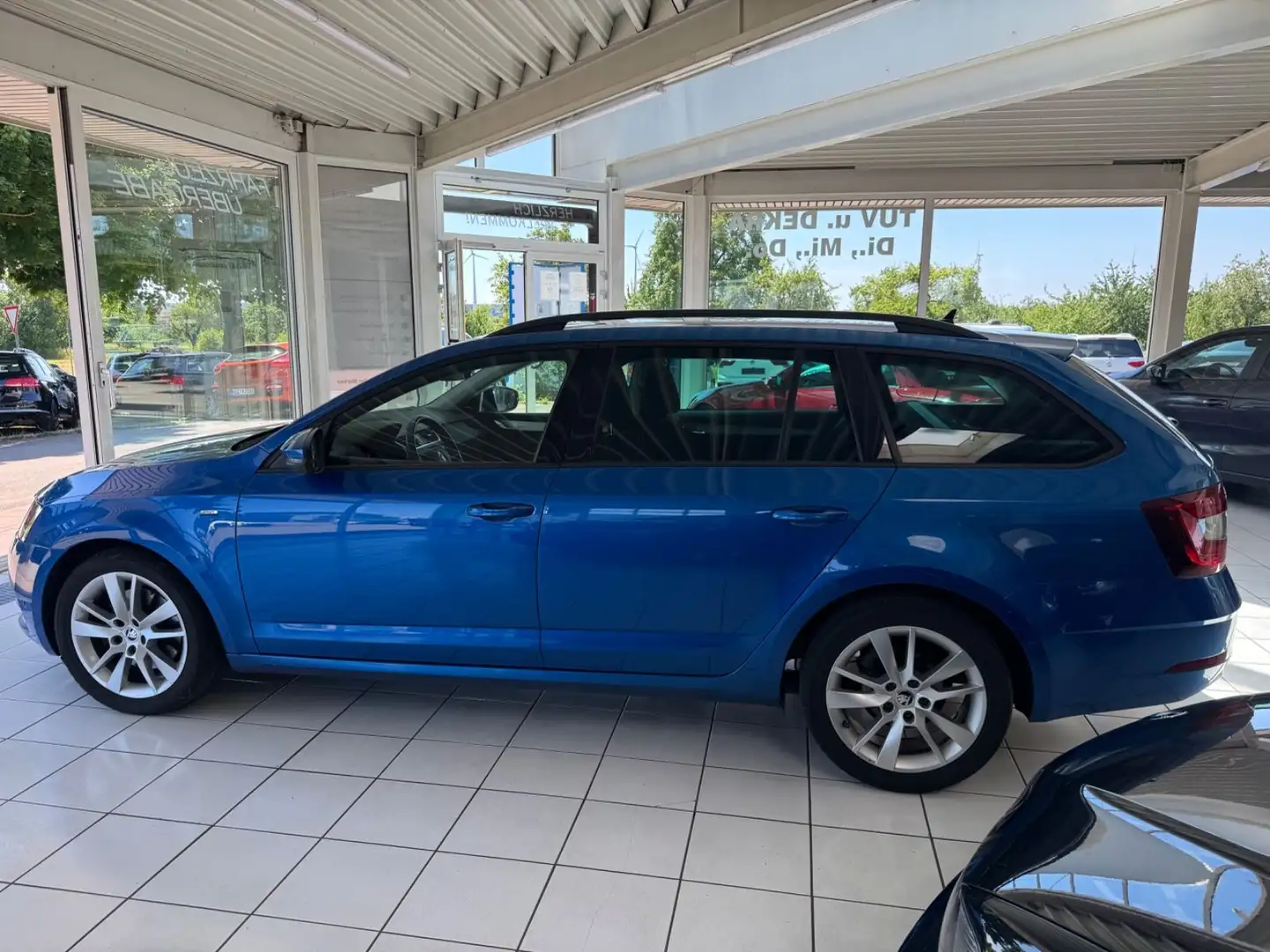Skoda Octavia Combi Drive Blau - 2