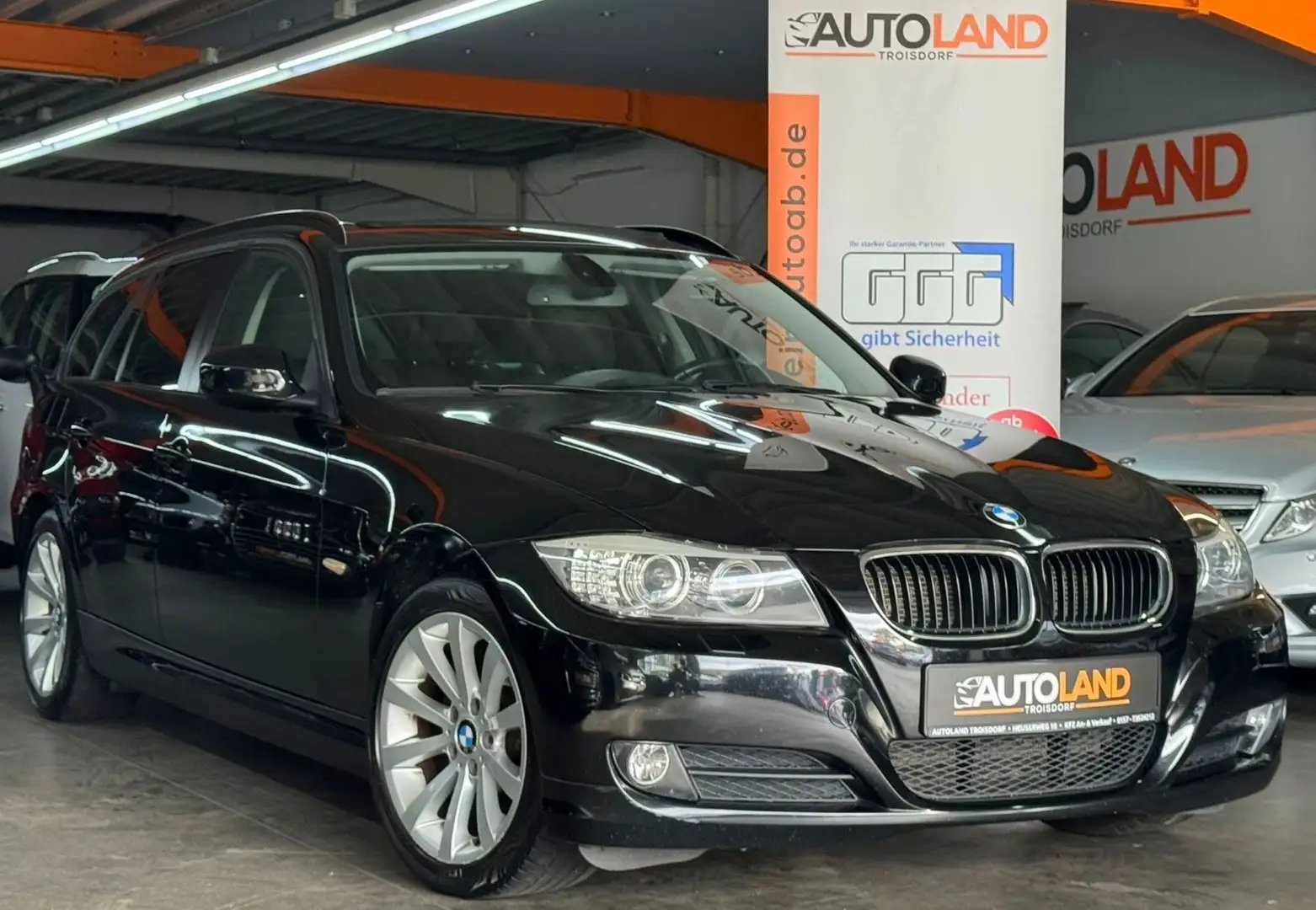 BMW 318 i*2.HAND*PANO*NAVI*BI-XENON*TEMPO*PDC*MFL* Noir - 1