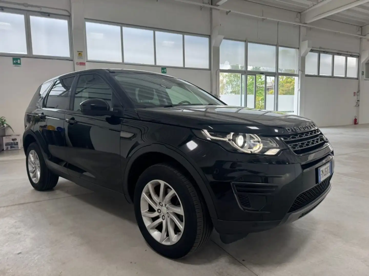 Land Rover Discovery Sport 2.0 TD4 150 CV Dark Edition Negro - 2