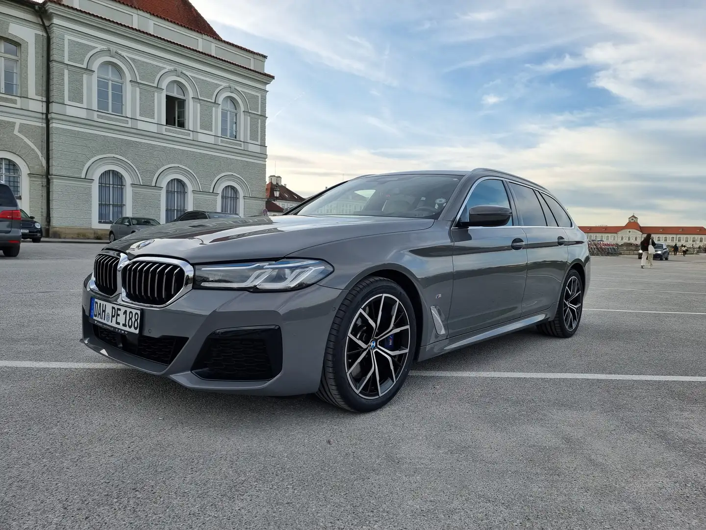 BMW 540 540d xDrive Touring Aut. M Sport Edition Grijs - 1