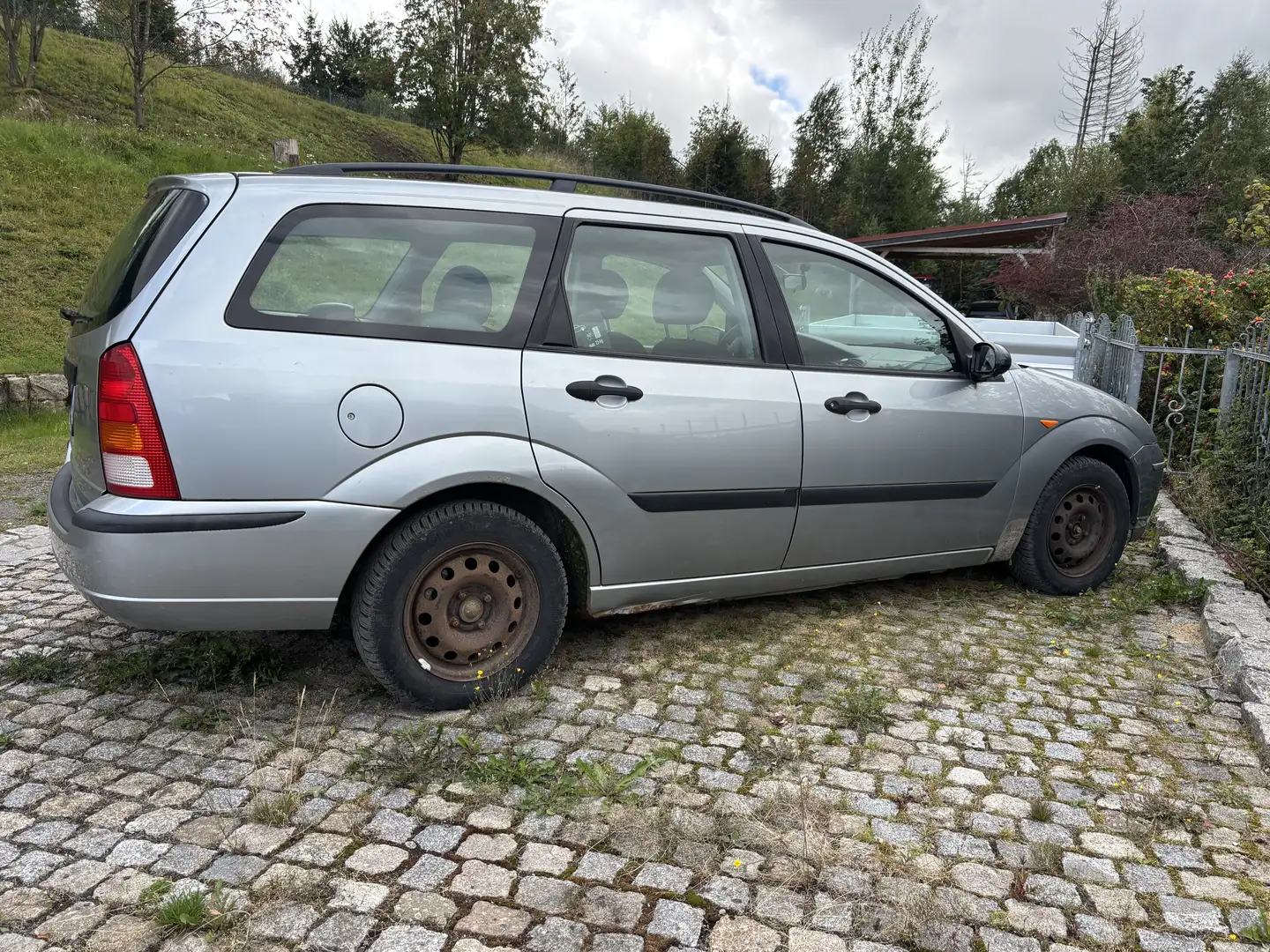 Ford Focus Kombi Silber - 2
