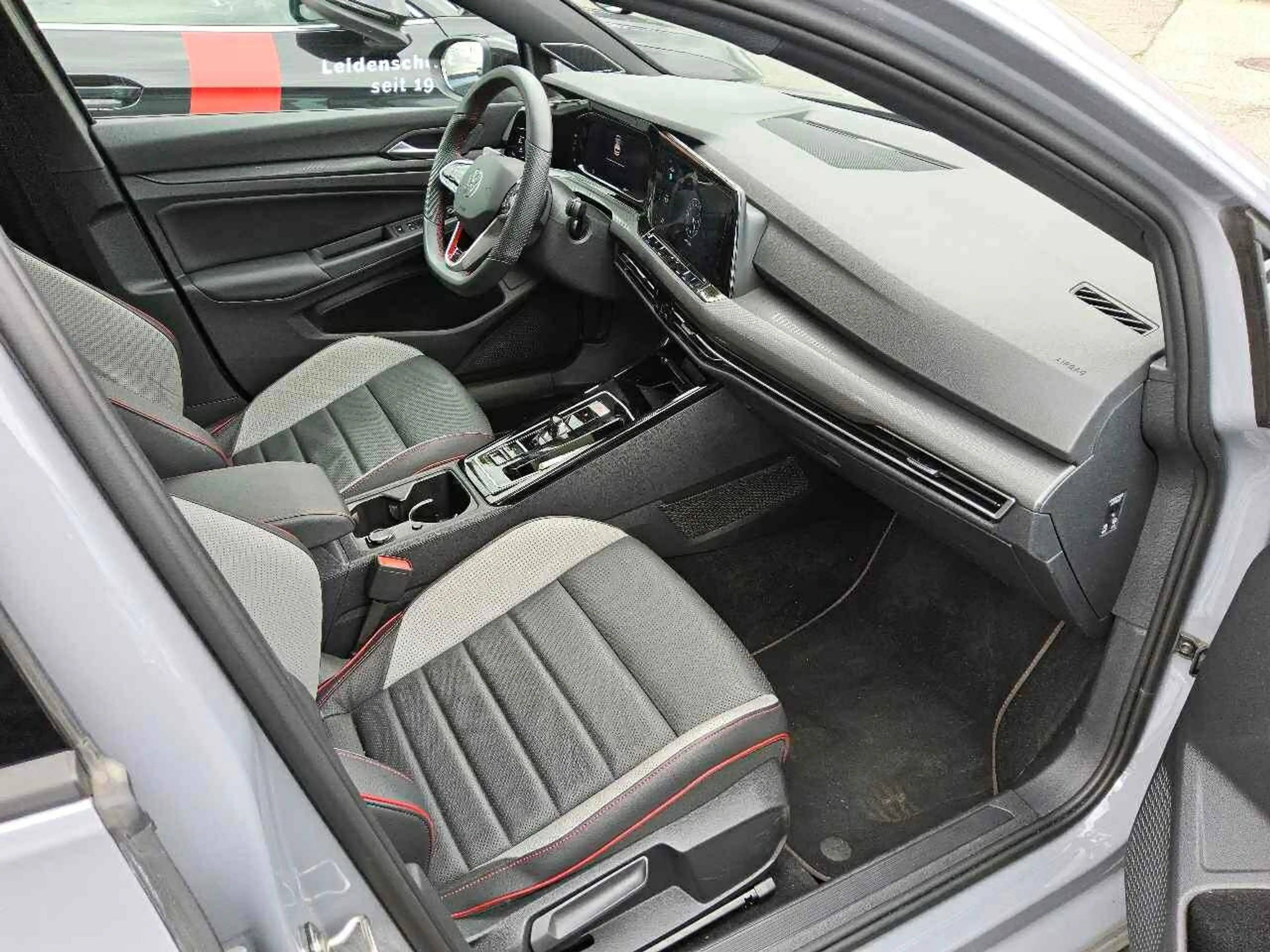 Volkswagen Golf GTI 2.0 TSI AHK Pano Matrix Sitzbe Memory RearView — photo 4