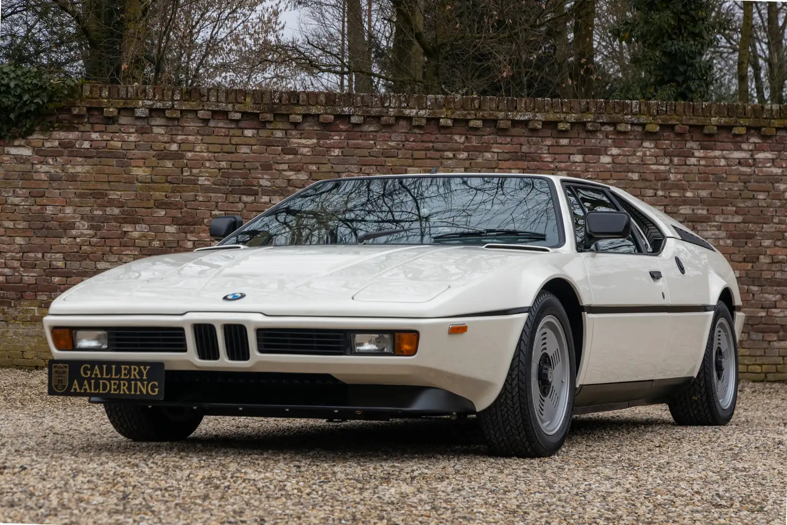 BMW M1 "The road legal homologation M1" Reconditioned for Blanco - 1