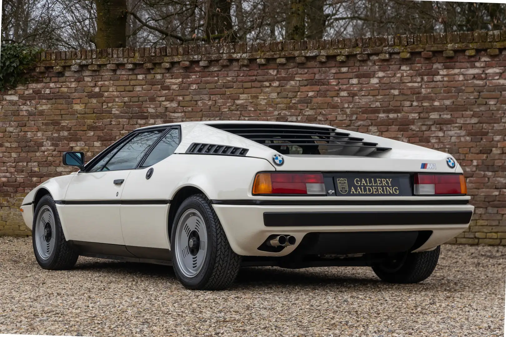 BMW M1 "The road legal homologation M1" Reconditioned for Blanco - 2