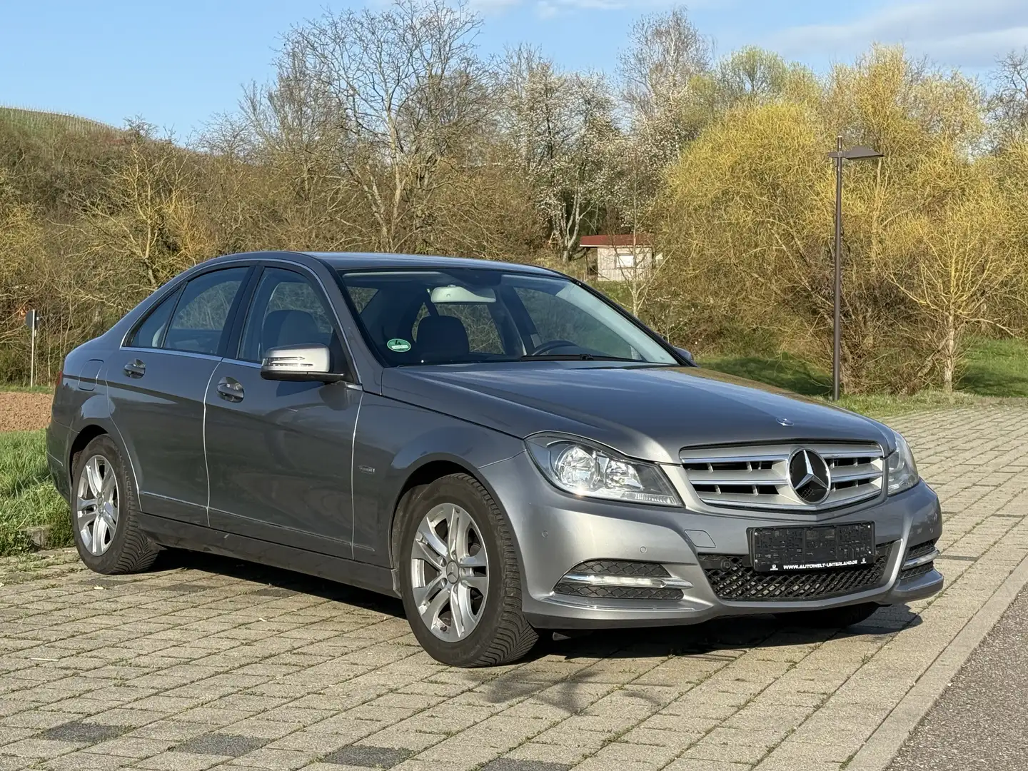 Mercedes-Benz C 180 C180 CGI 1.8L Avantgarde Navi Sitzheizung Tempomat Grau - 2