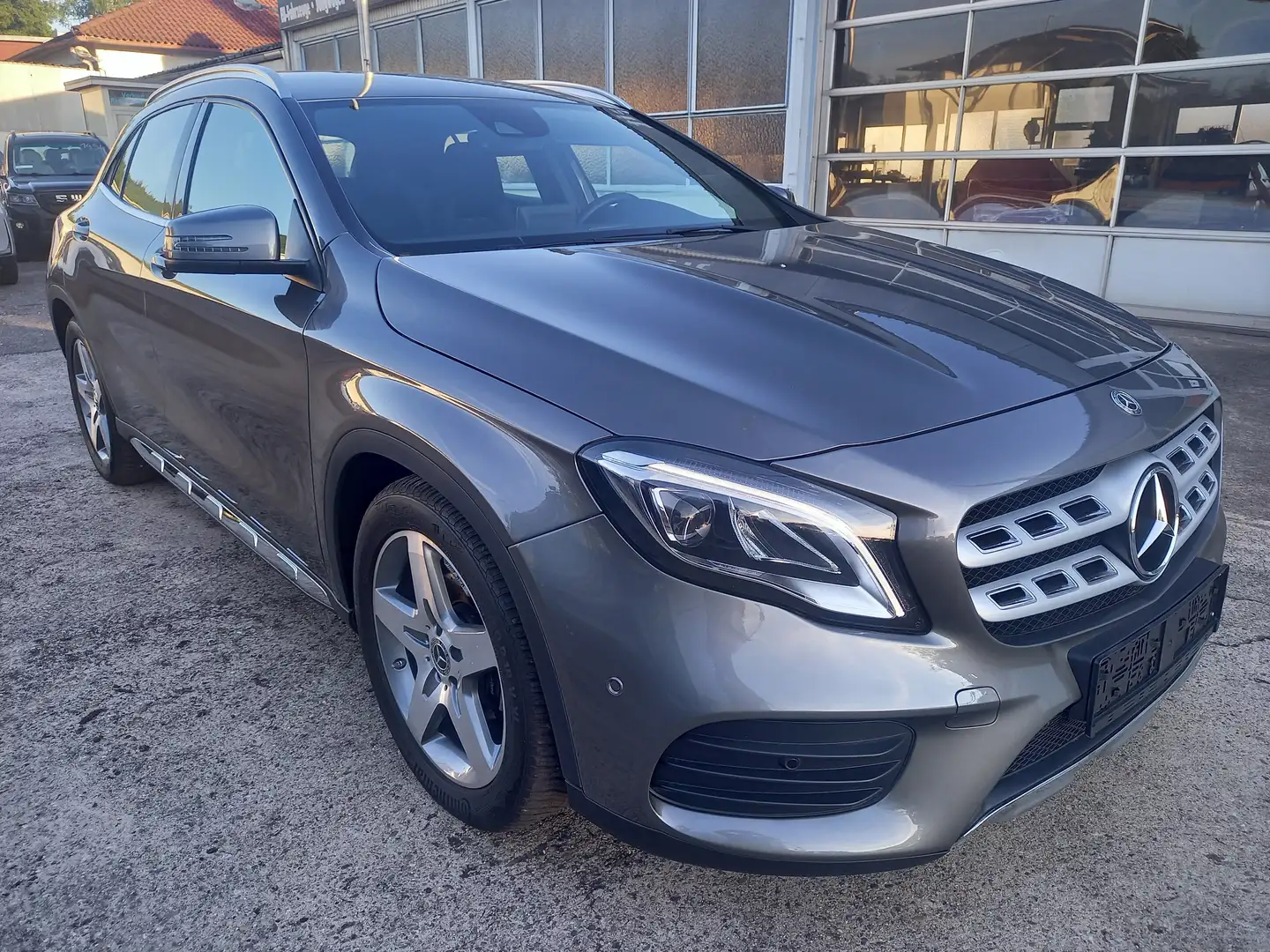Mercedes-Benz GLA 200 GLA 200 AMG LINE Automatik Navi Alcantara EU6 Grau - 1