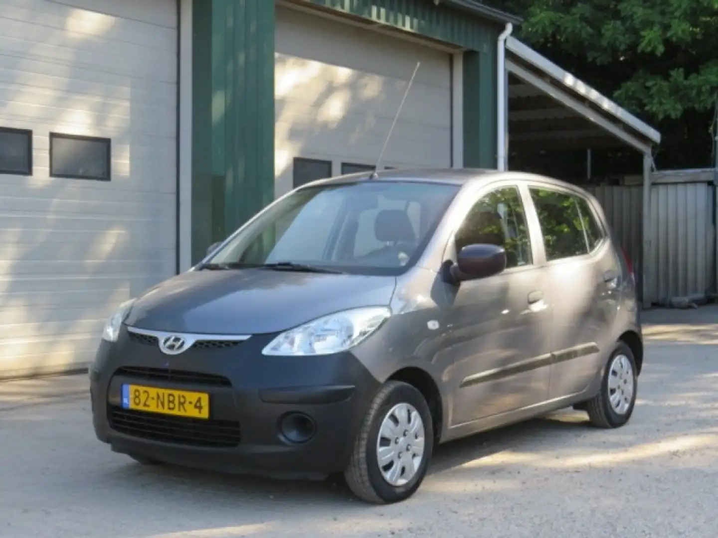 Hyundai i10 1.1 PURE Grijs - 2