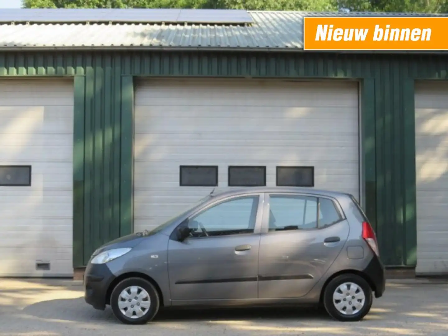 Hyundai i10 1.1 PURE Grijs - 1