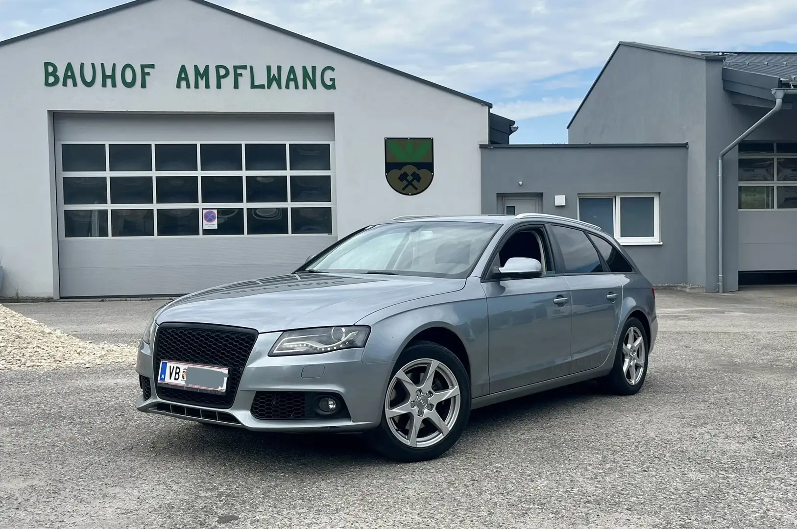 Audi A4 Avant 2.0 TDI 170PS Quattro MIT PICKERL BIS 4/2026 Grau - 1