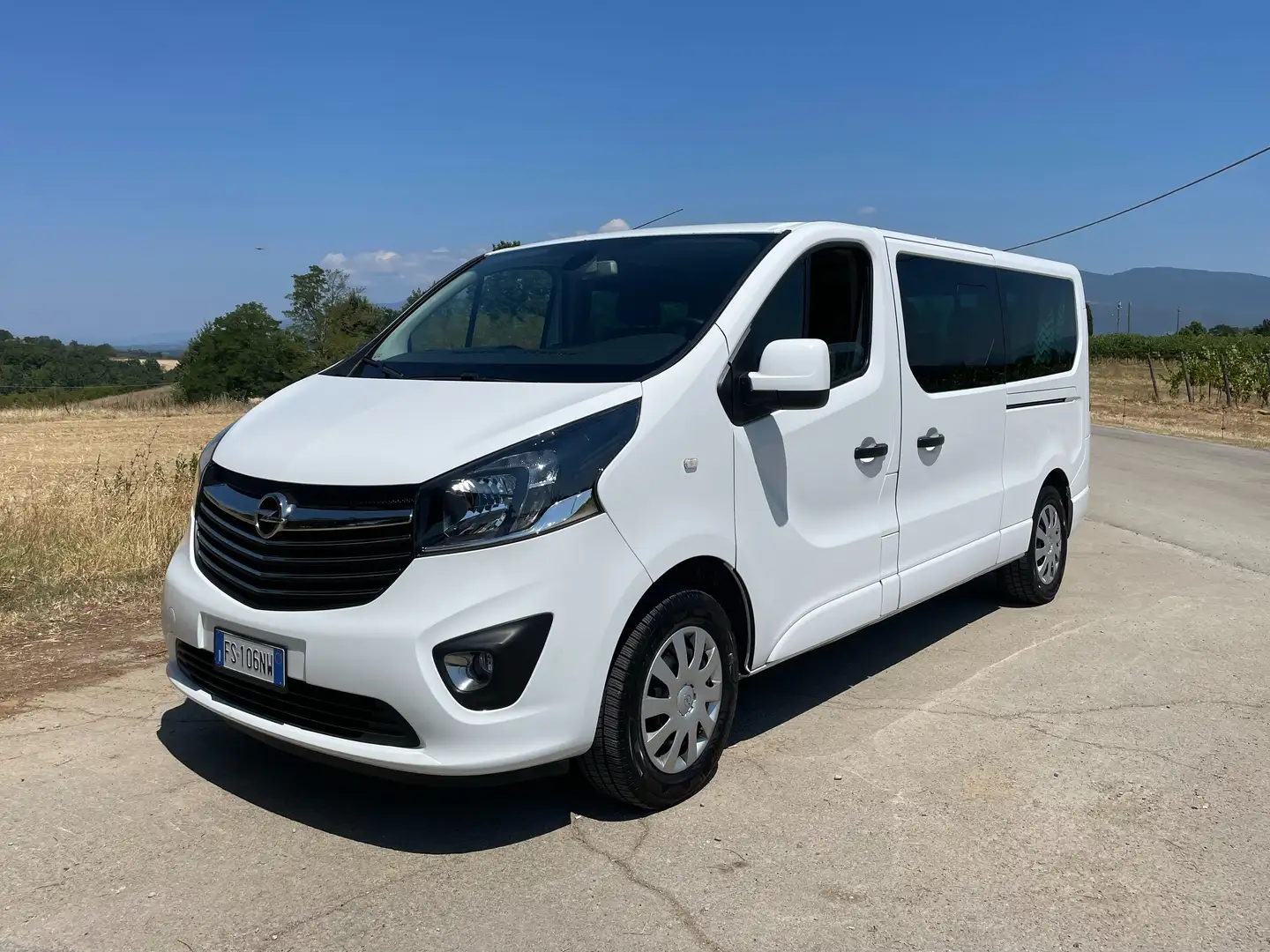 Opel Vivaro 1.6 Diesel - Passo Lungo 8 Posti Bianco - 1