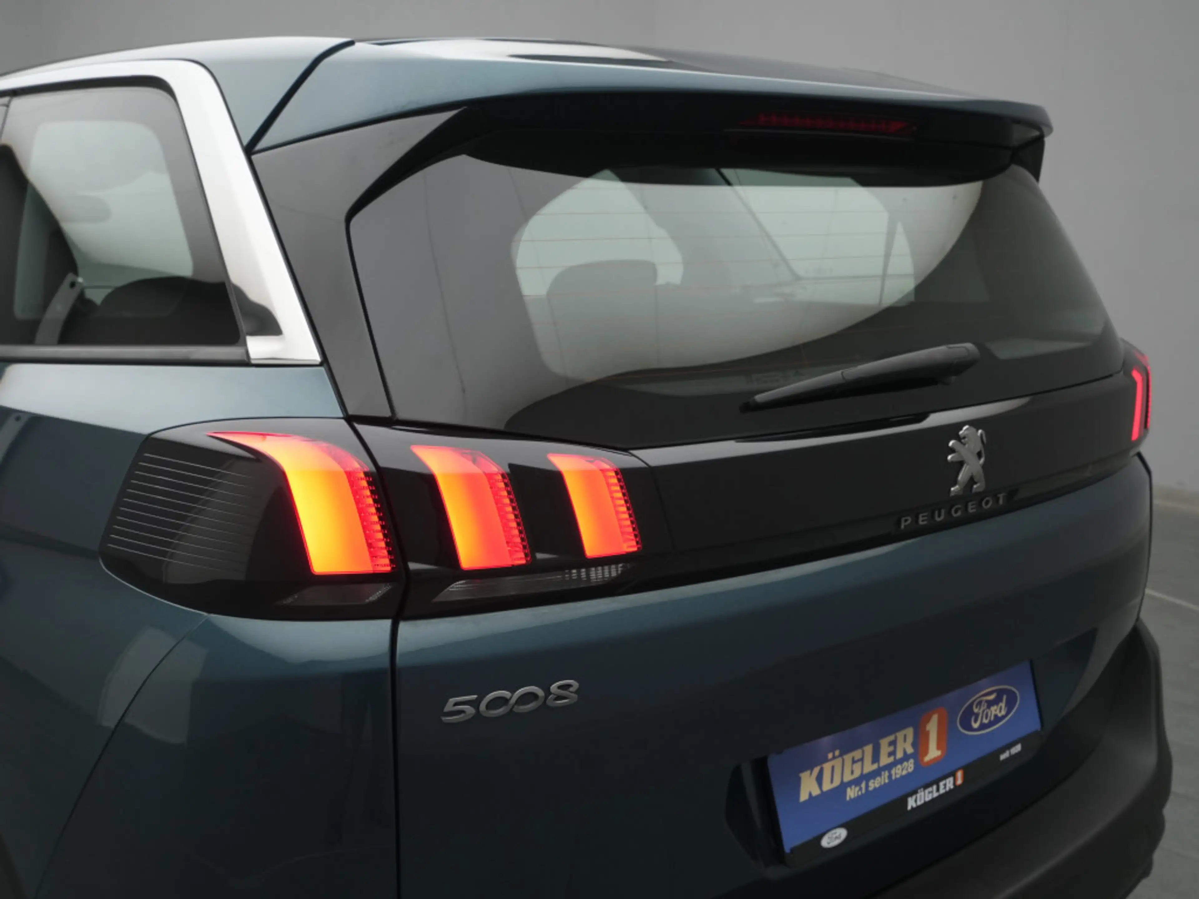 Peugeot 5008 Active 130PS/7-Sitze/City-P./Kinder-P. — photo 12