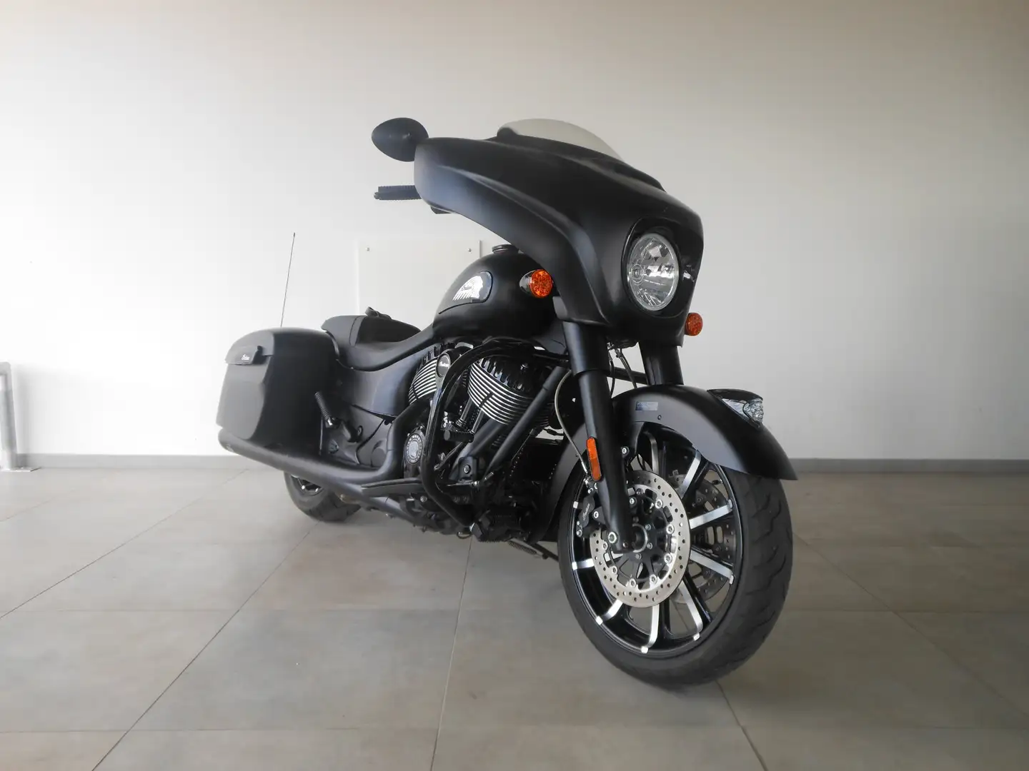 Indian Chieftain Dark Horse Black Smoke Noir - 2
