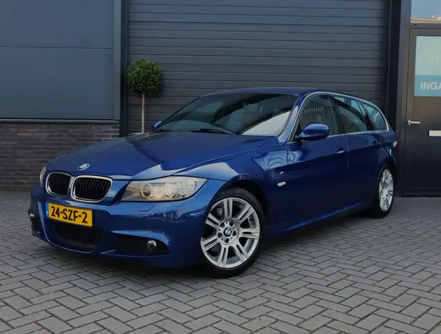 BMW 320 3-serie Touring 320i M Sport Luxury Line | Trekhaa
