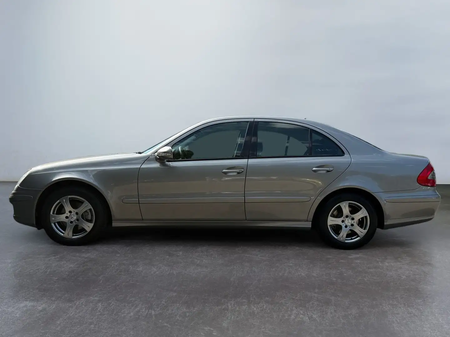 Mercedes-Benz E 200 E -Klasse Lim. E 200 Kompressor Silber - 2