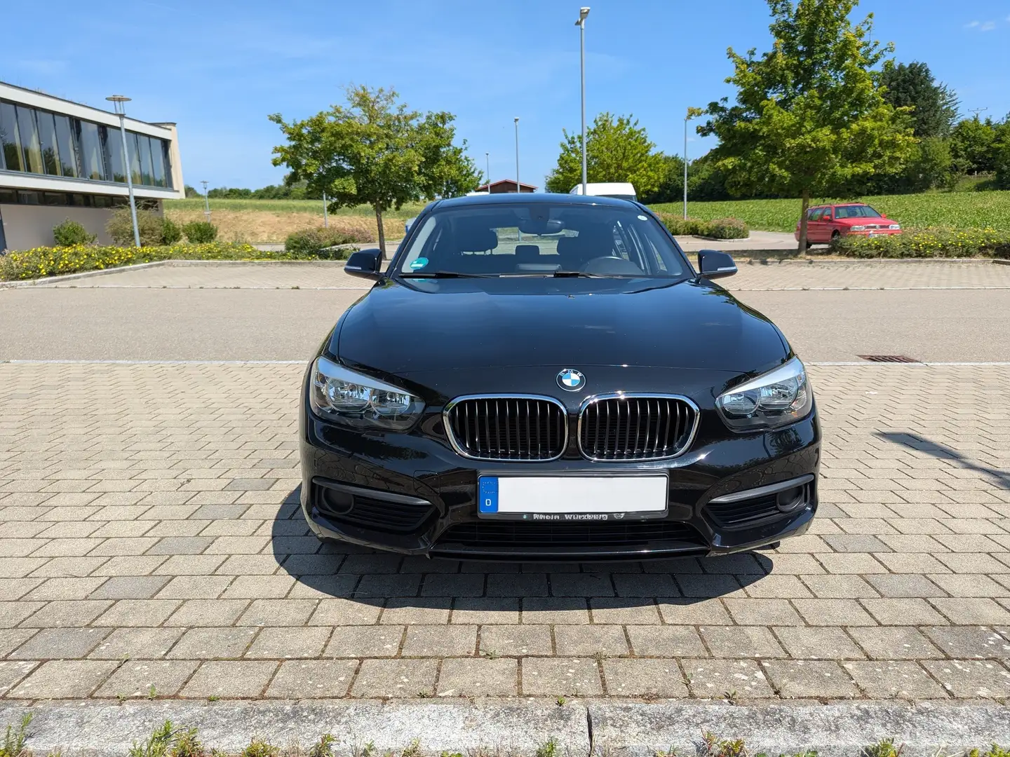 BMW 116 1er (5-Türer) 116i Schwarz - 2