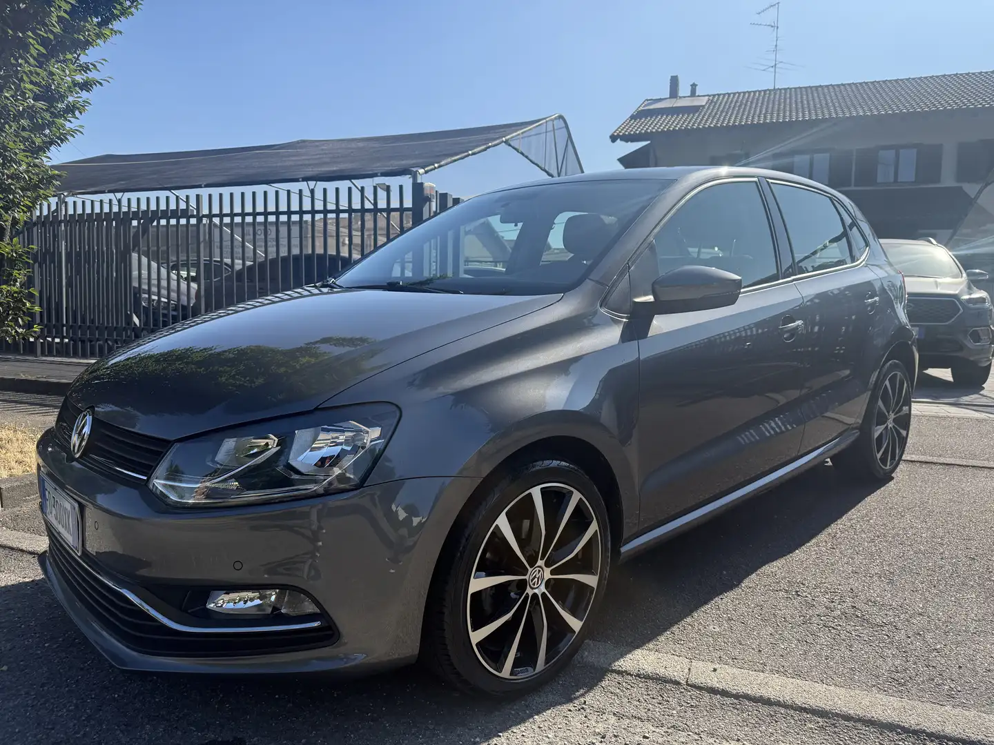 Volkswagen Polo 5p 1.2 tsi bm Comfortline Per Neopatentati Gris - 2