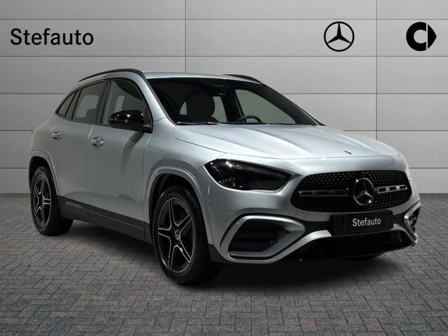 Mercedes-Benz GLA 200 d Automatic AMG Line Advanced Plus Stříbrná - 1