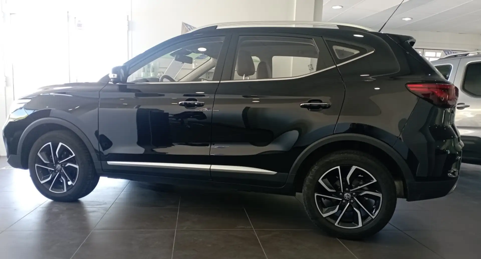 MG ZS 1.0 T-GDI Luxury 82kW Noir - 2