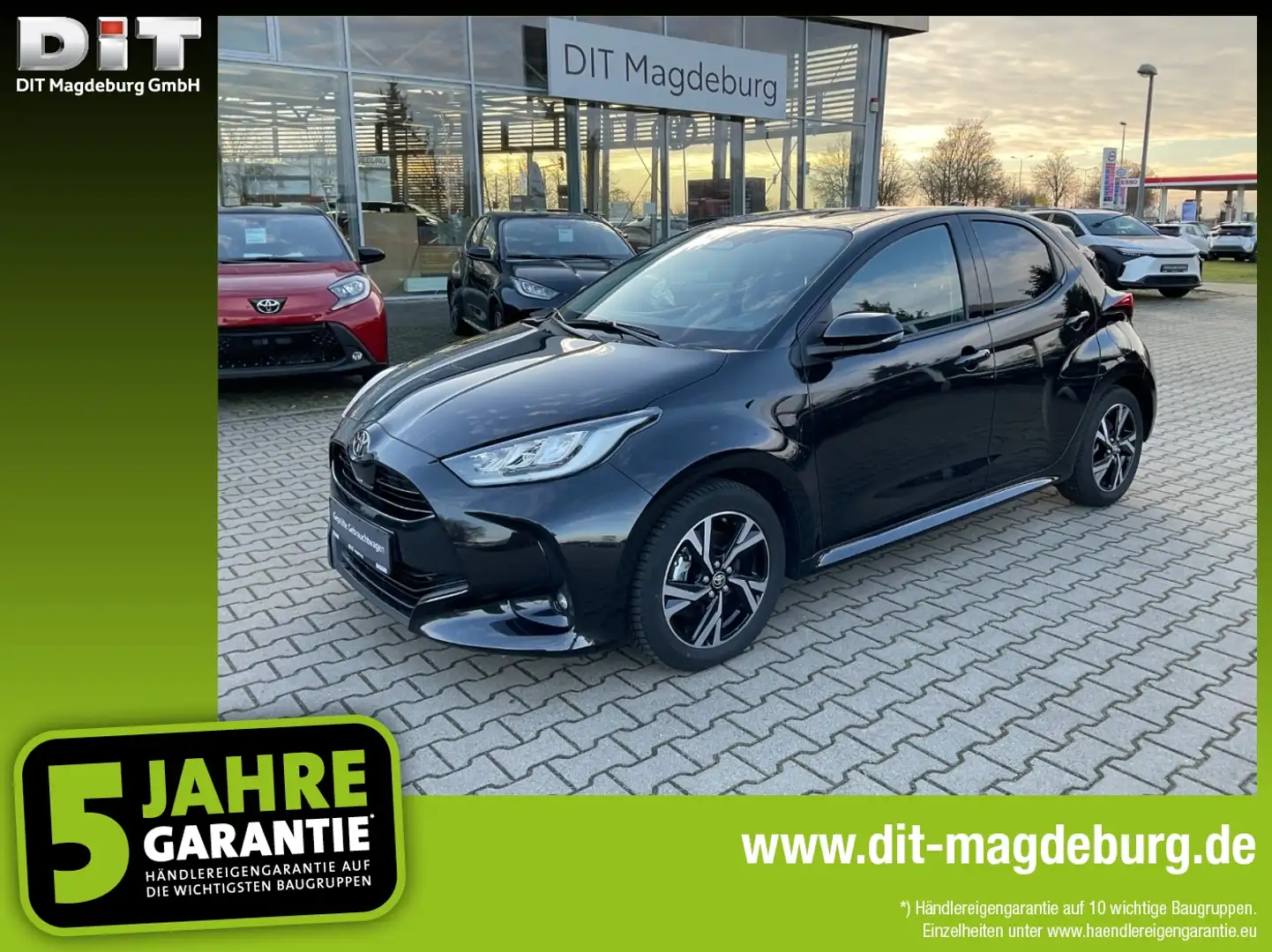 Toyota Yaris 1.5 Teamplayer ACC+LED+Navi+Fernlichtass. Zwart - 1