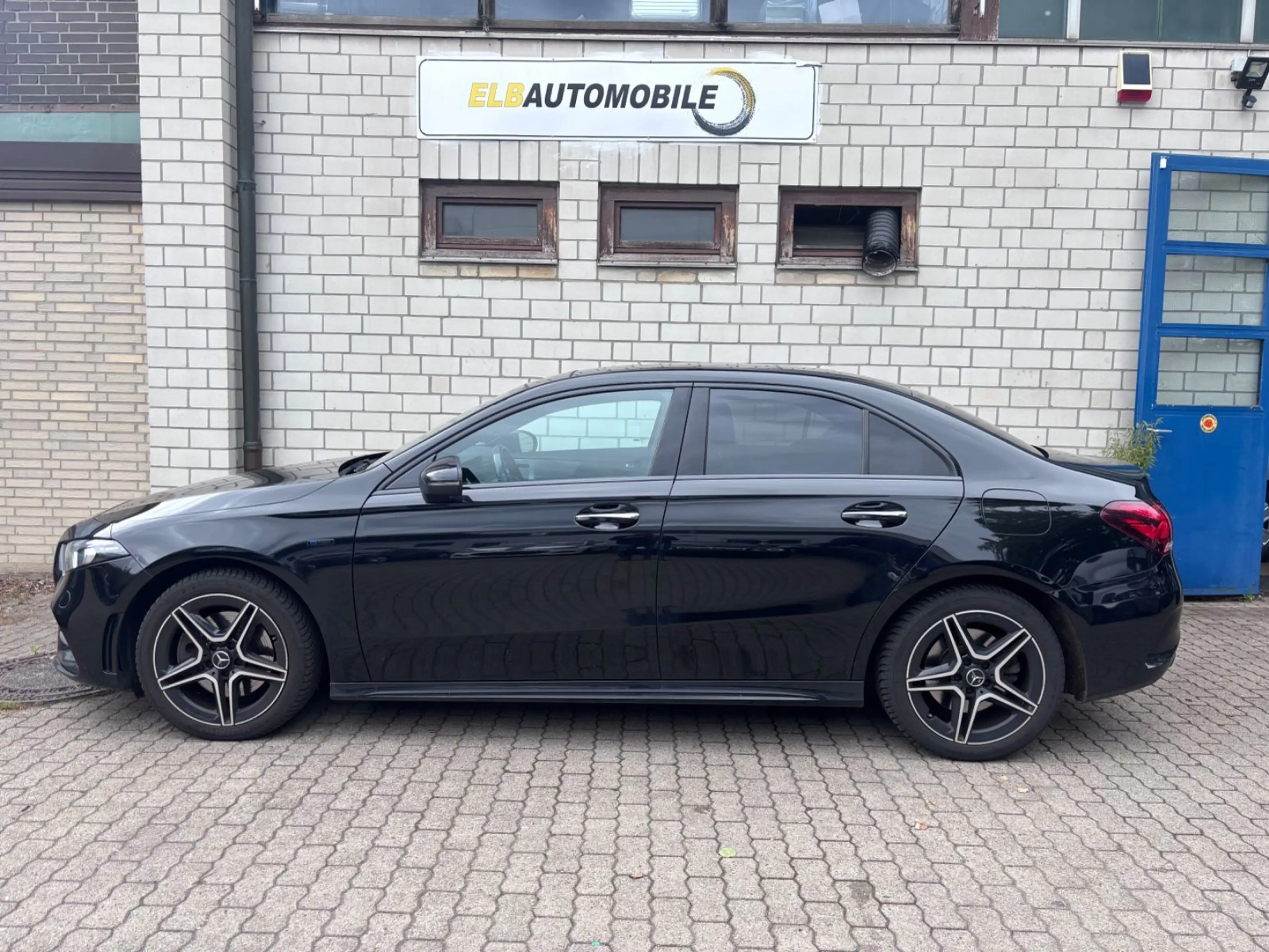 Mercedes-Benz A 250 e Lim AMG Edition Pano/RFK/DisT/Burmester — photo 6